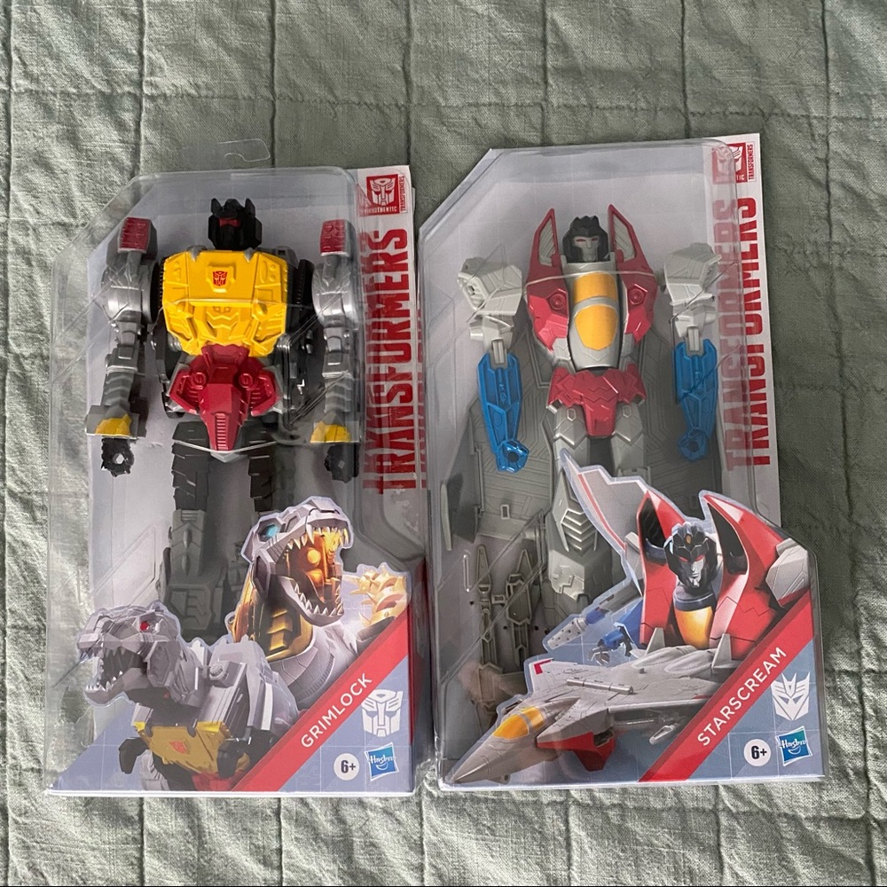 Set of 2 Hasbro transformers: starscream & grimlock